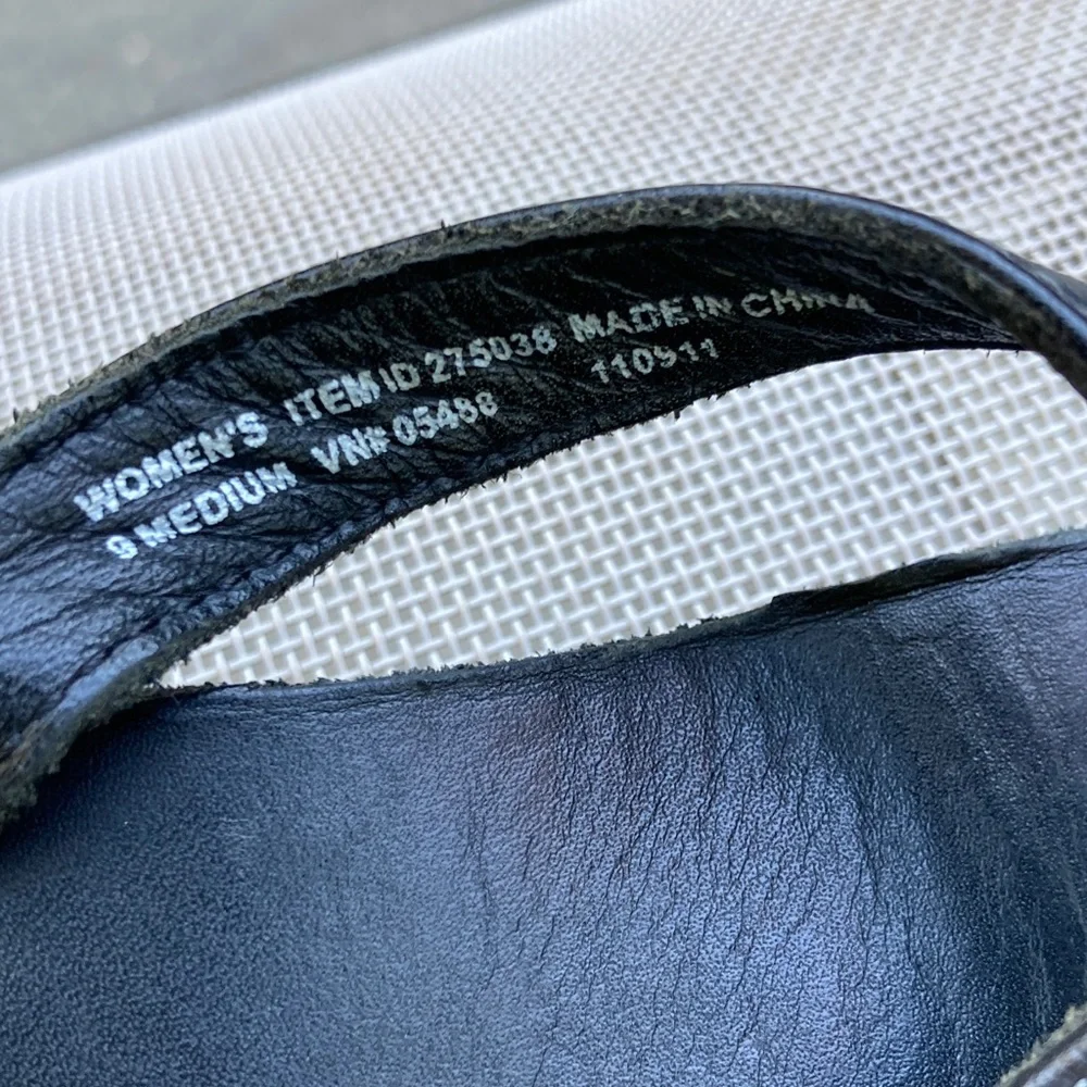 EUC L.L. Bean Black Leather Women’s flip flops size 9
